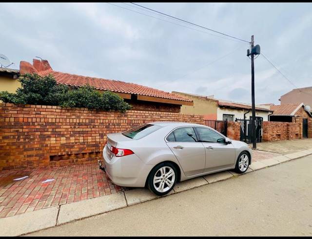 2 BEDROOM HOUSE FOR SALE IN PHIRI